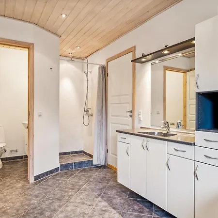 Amazing In With 3 Bedrooms And Internet *
